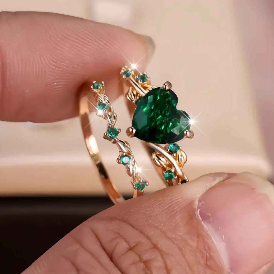 Aylin Zaria Emerald Heart Ring