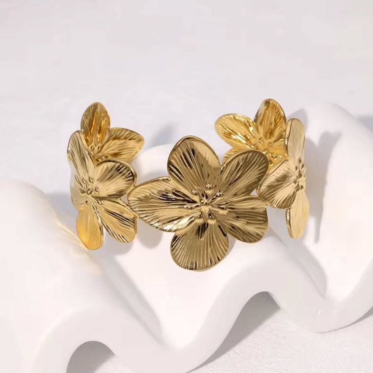 Aylin Fleur d’Or Cuff Bracelet photo 2