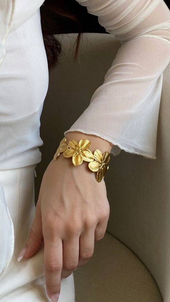 Aylin Fleur d’Or Cuff Bracelet photo 3