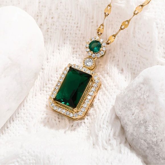 Émeraude Royale Necklace