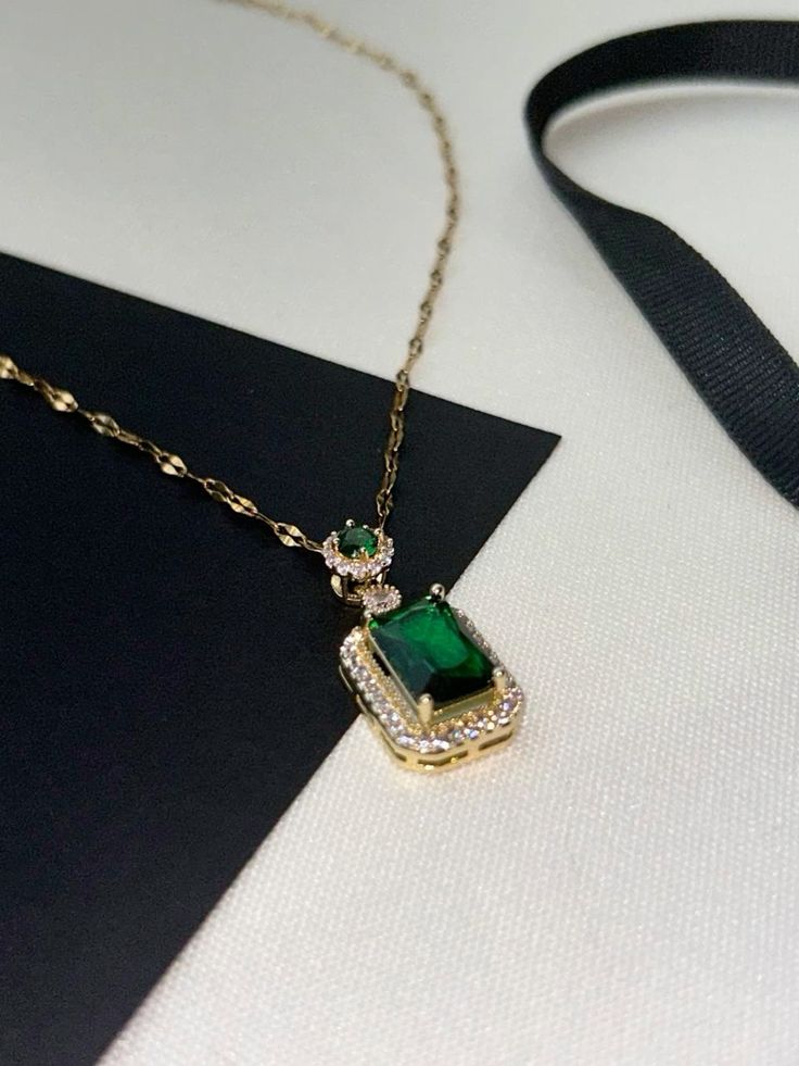 Émeraude Royale Necklace photo 2