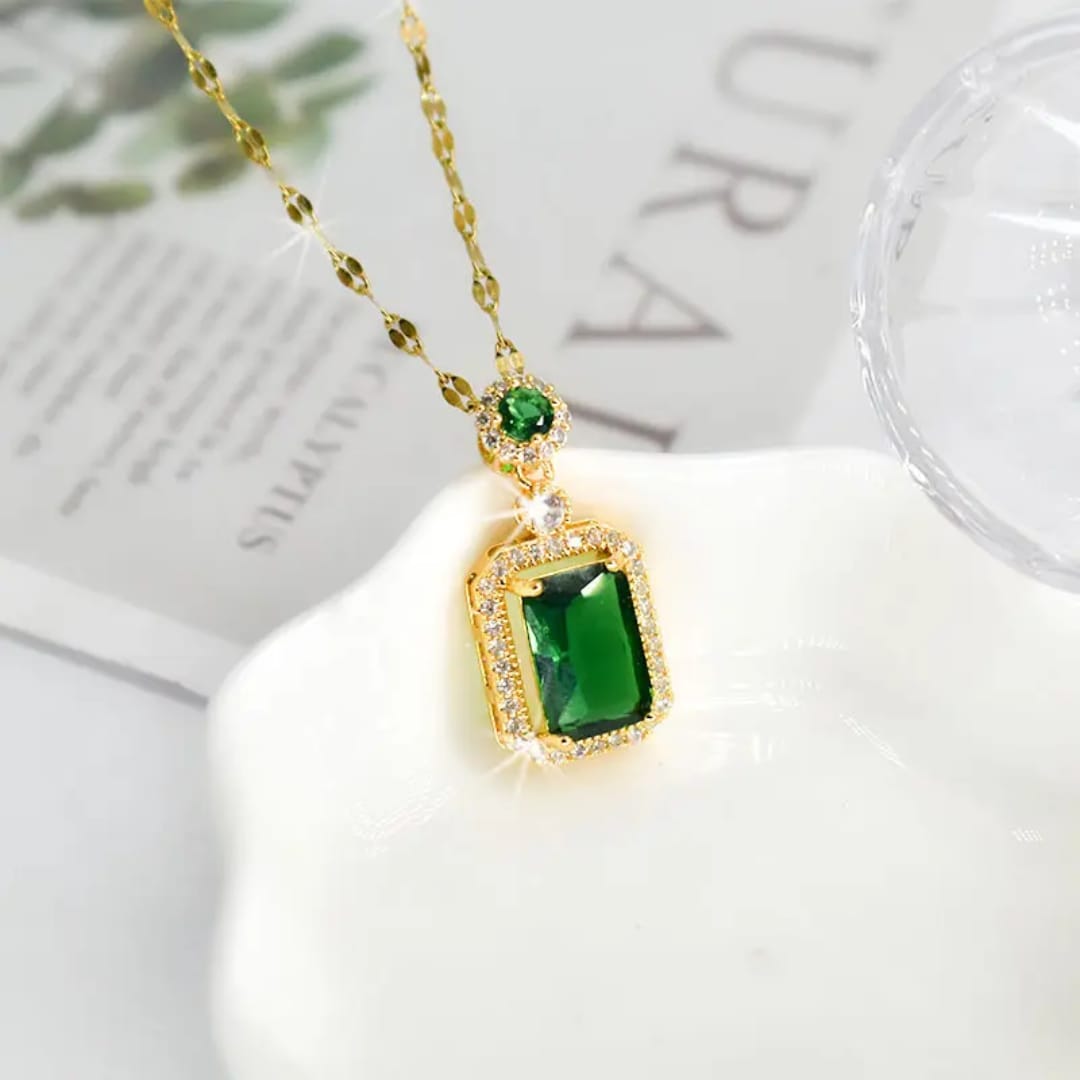 Émeraude Royale Necklace photo 3