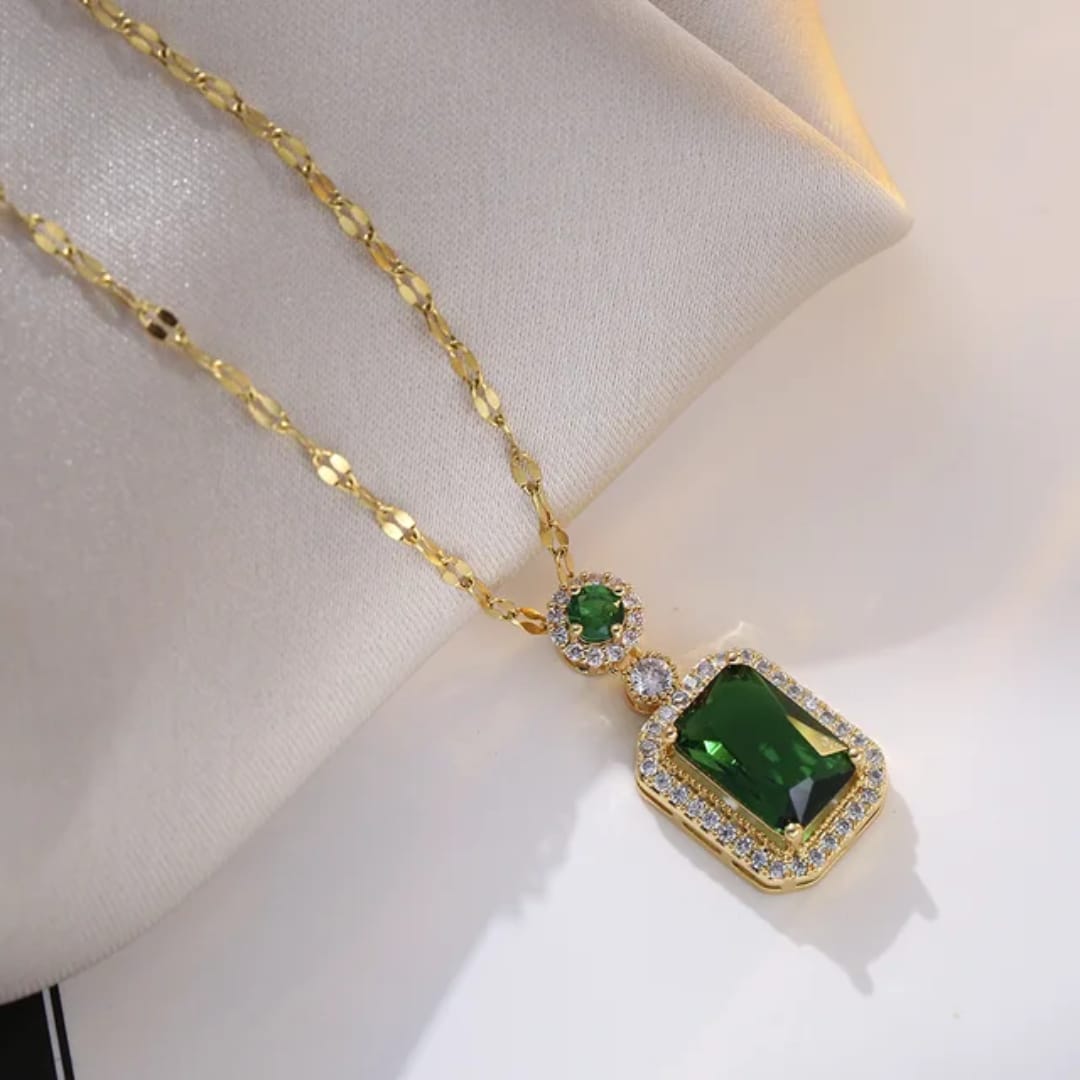 Émeraude Royale Necklace photo 4