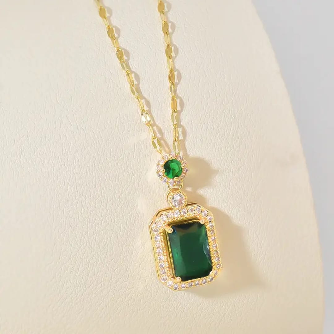 Émeraude Royale Necklace photo 5