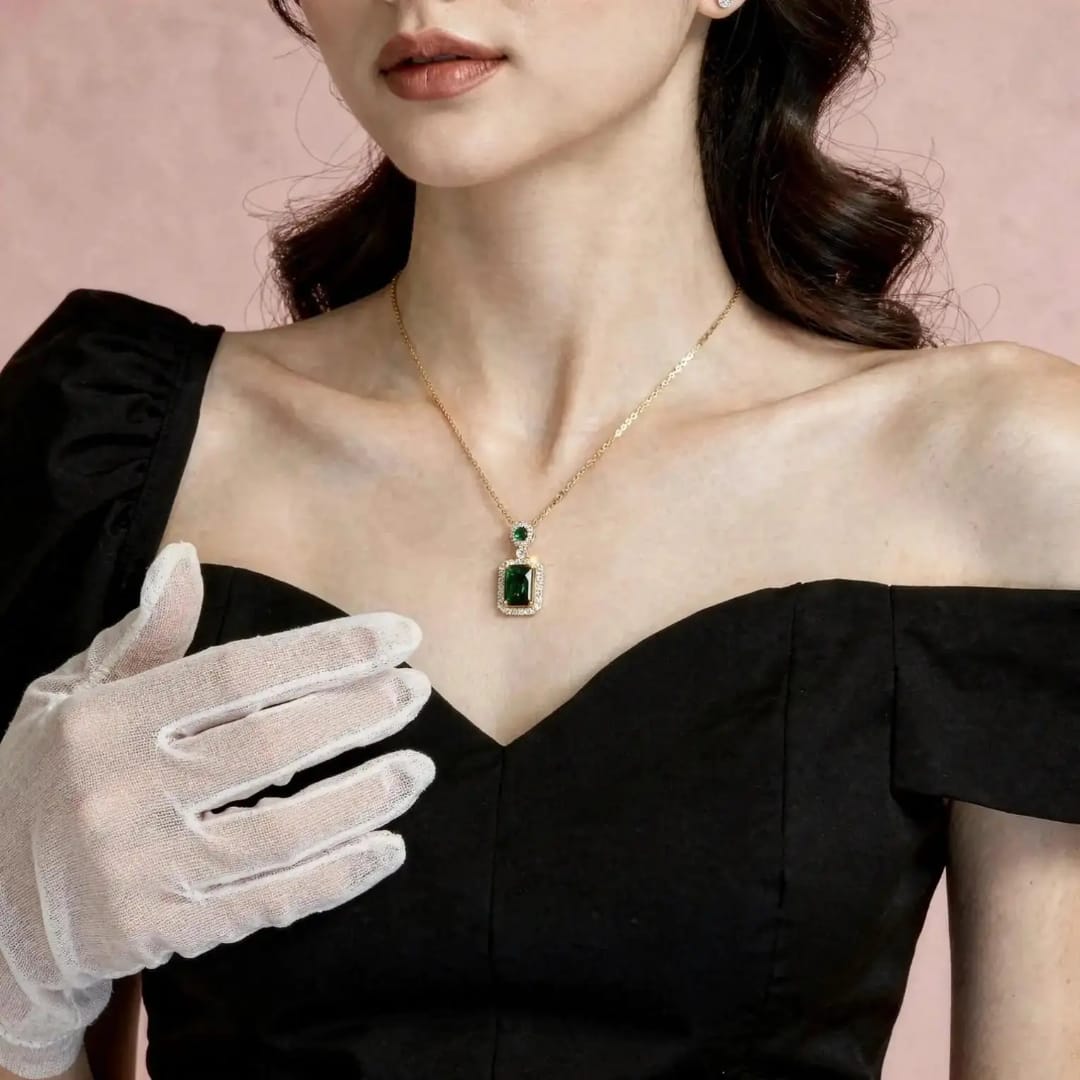 Émeraude Royale Necklace photo 6