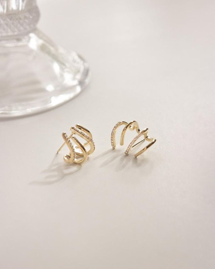 Aylin Crystal Claw Lumière Gold Earrings
