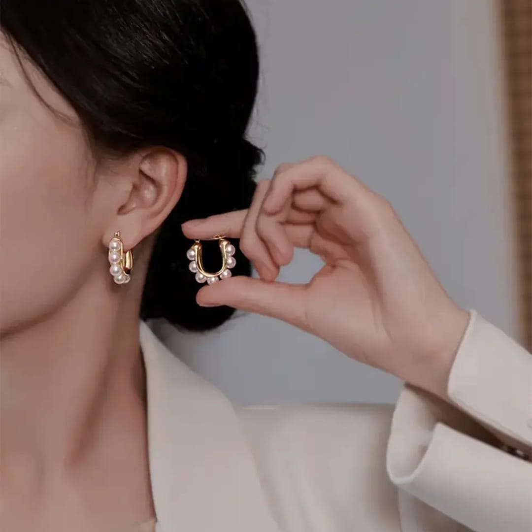 Aylin Anneau Perlé Gold Plated Pearl Hoop Earrings photo 3